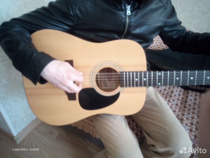 Акустическая 12-струнная гитара