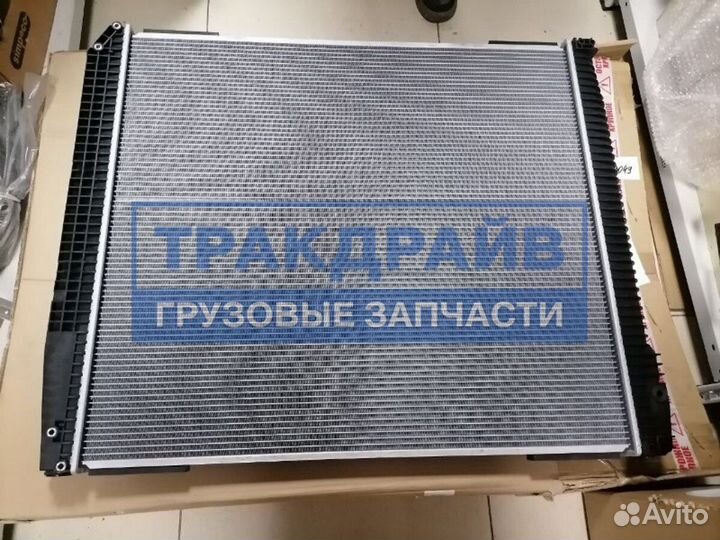 Радиатор Мерседес Актрос 902х810х40 мм алюминий