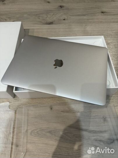 Продам MacBook AIR M1 8/256gb АКБ 100 в Оригинале