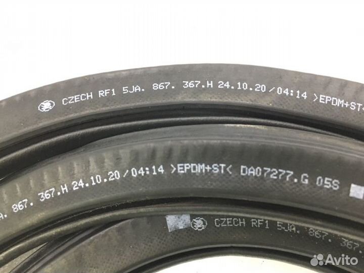 Уплотнительная резинка задняя левая Volkswagen