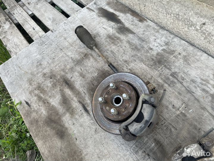 Передний поворотный кулак kia spectra Кия спектра