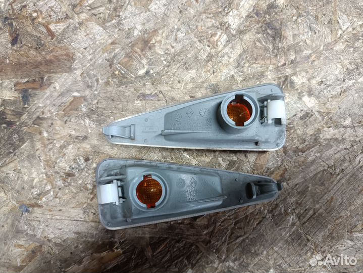 Повторитель поворота Renault sandero 1 2012