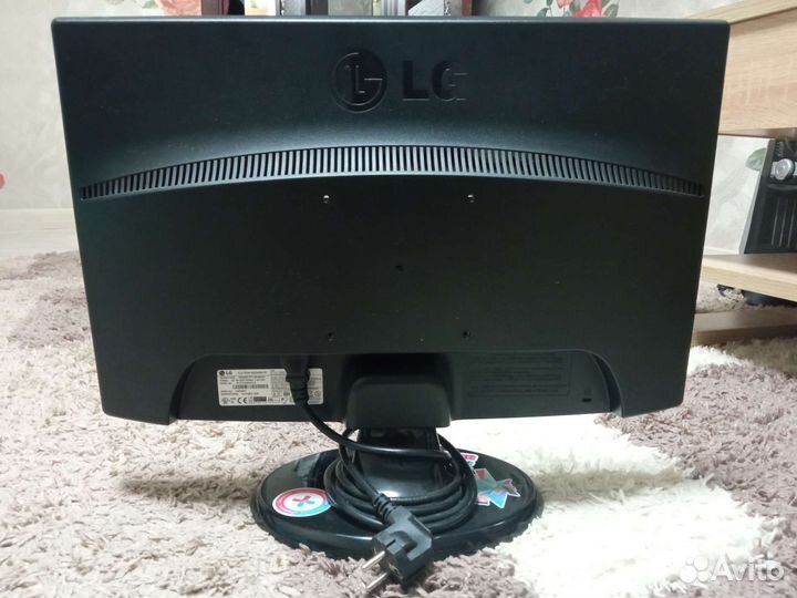 Монитор LG Flatron W2043SE-PF, 1600x900