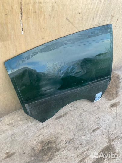 Стекло двери задней R VW Passat Cc