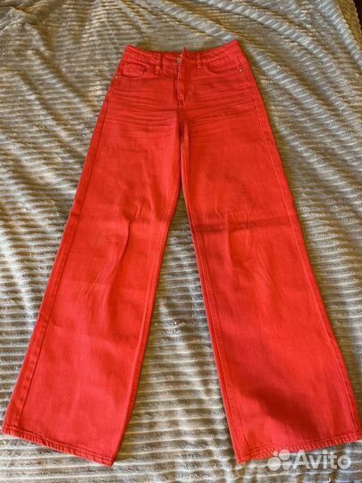 Джинсы красные
