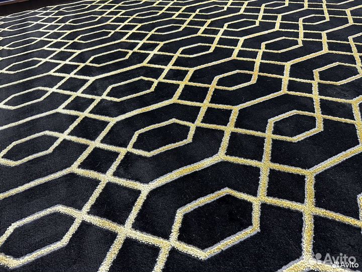 Ковер новый черный с золотом