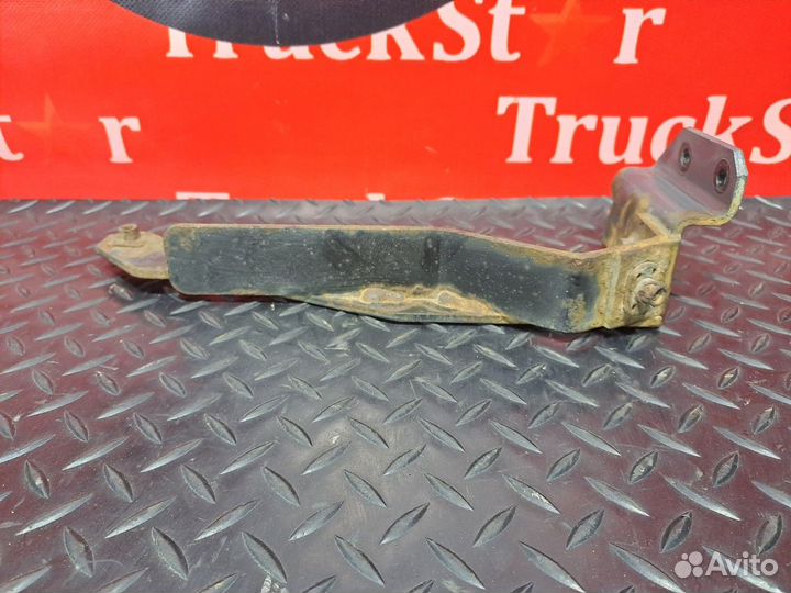 Кронштейн защиты двигателя правый Daf XF105