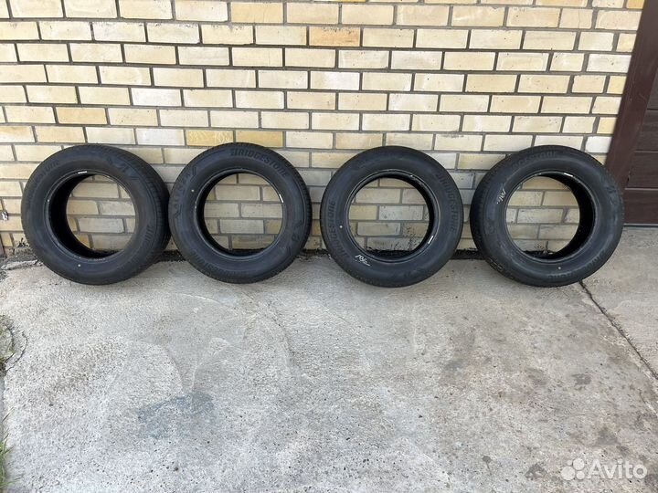 Bridgestone Alenza 001 235/65 R17