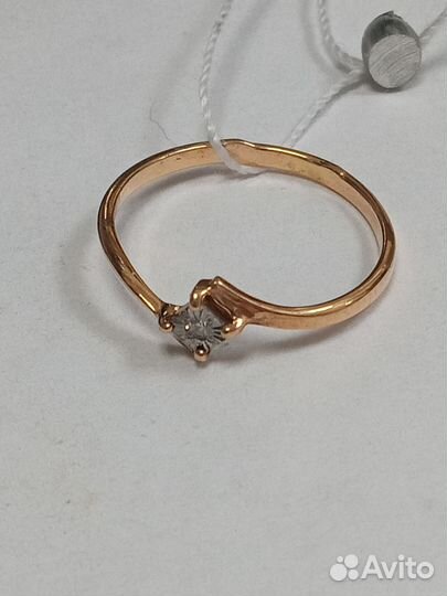 Золотое кольцо с камнем 15,5р