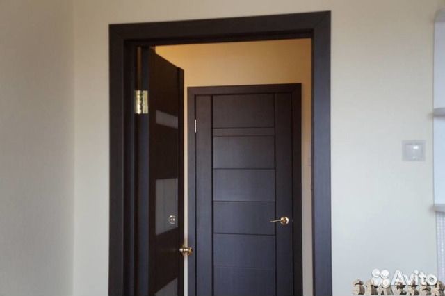 Монтаж и установка межкомнатных дверей