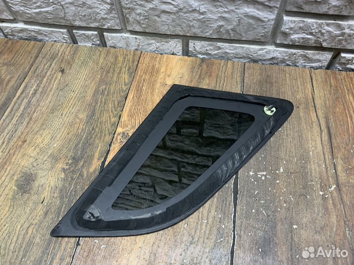 Ford EcoSport Стекло кузовное глухое LH RH