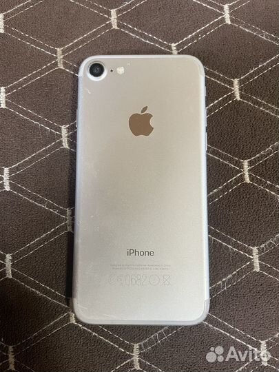 Телефон iPhone 7