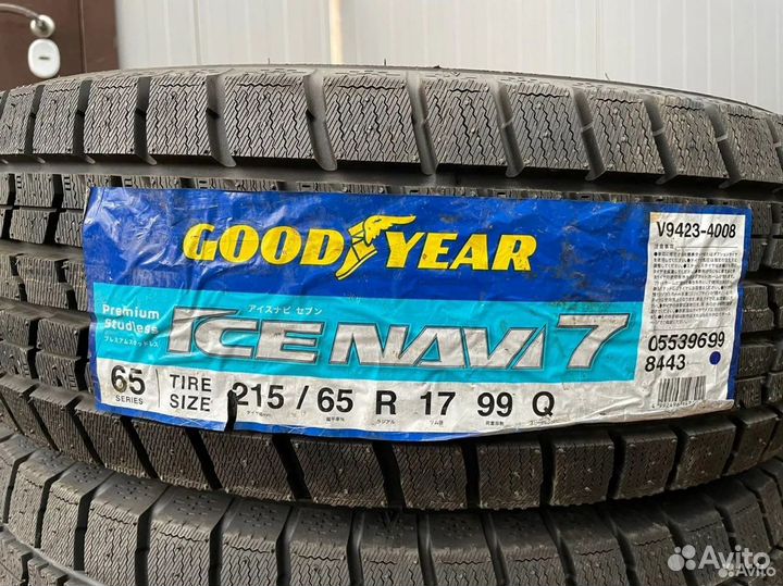 Goodyear Ice Navi 7 215/65 R17