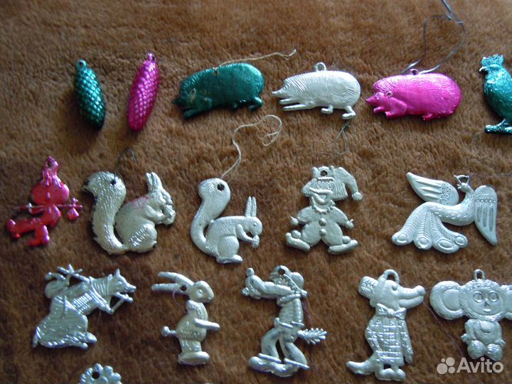 Новогодние игрушки из колкого пластика