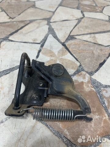 Петля замка багажника Nissan Teana J32