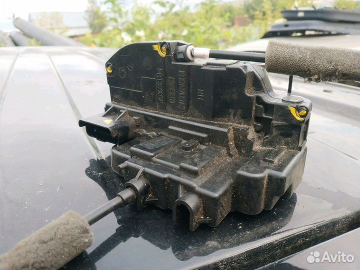 Замок передний правый Ниссан Патфайндер