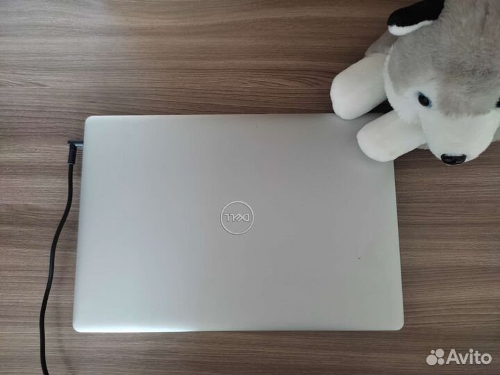 Игровой ноутбук Dell i3 7020U/8gb/R520