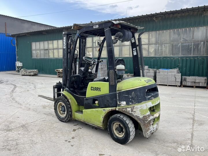 Вилочный погрузчик Clark C25G, 2010