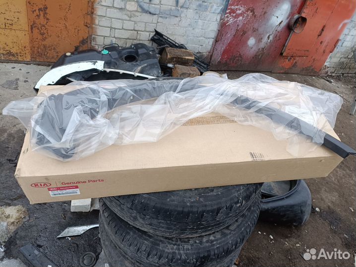 Накладка на крыло Kia Sorento XM 2009 877122P010 X