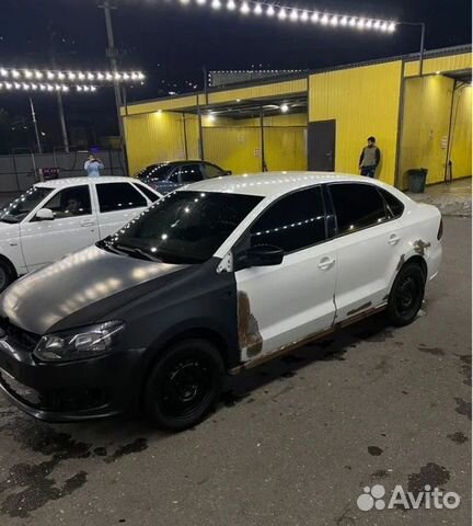 Volkswagen Polo МТ, 2014, битый, 360 000 км