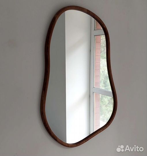 Зеркало настенное органической криволинейной формы