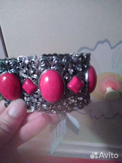 Браслет из мельхиора и коралла