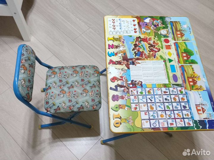 Детский стол и стул