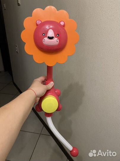 Игрушка поливалка в ванную