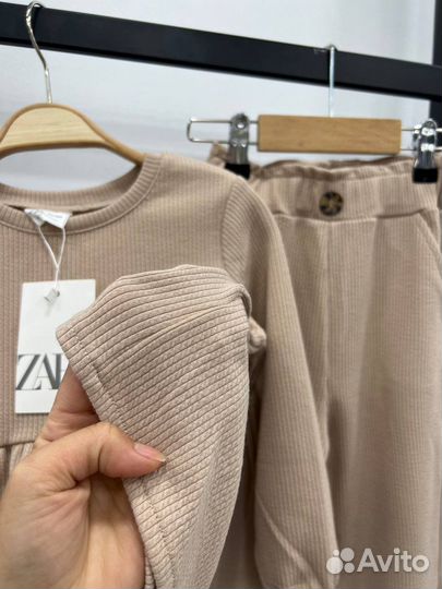 Костюм для девочки в рубчик Zara 110/116/140