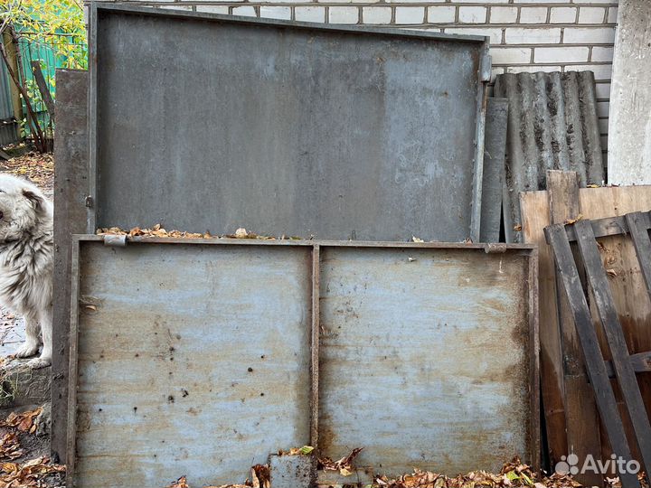 Ворота гаражные металлические распашные с калиткой