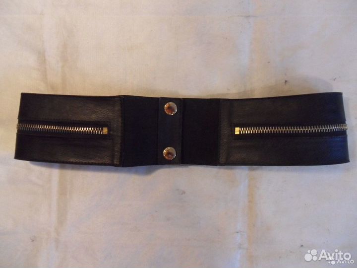 Вешалки и Голицы и Пояс elisabetta franchi Италия