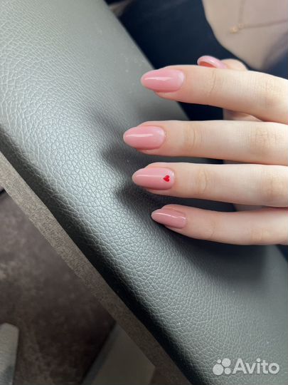 Модель на маникюр