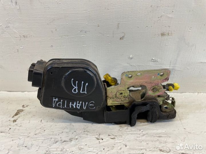 Замок двери передний правый Hyundai Elantra XD