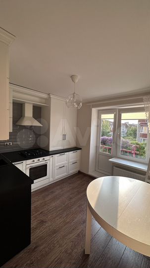 2-к. квартира, 55 м², 3/5 эт.