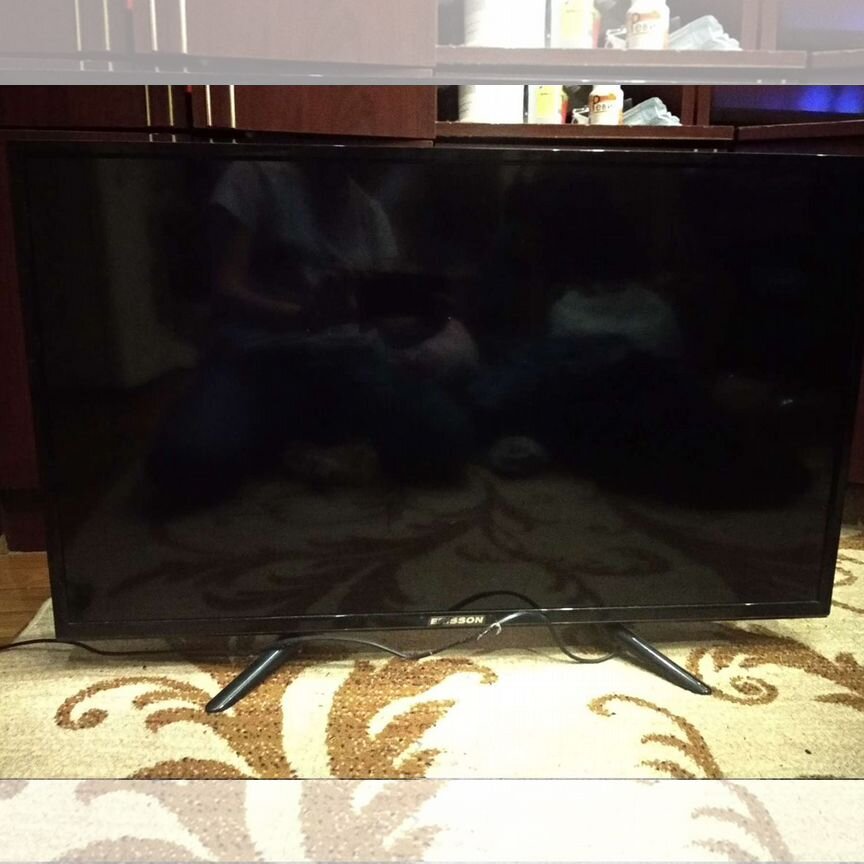 Qizlar oz mushuklarini porno video tomosha qilishni korsatishadi