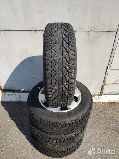 Tigar SUV Ice 215/65 R16