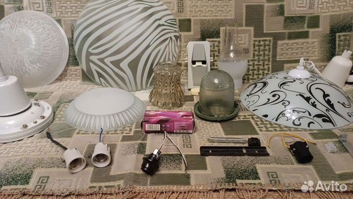 Потолочные люстры, вентилятор, бра, блоки питания