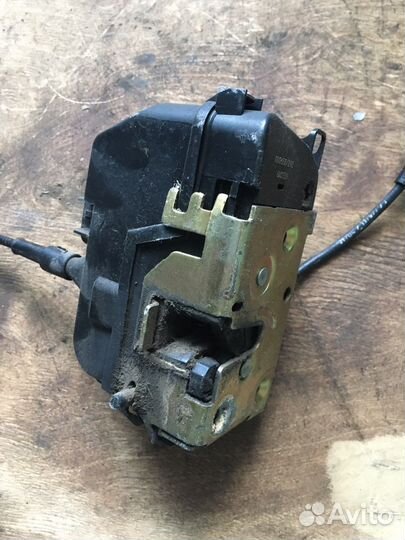 Замок двери задней правой Renault Laguna 2