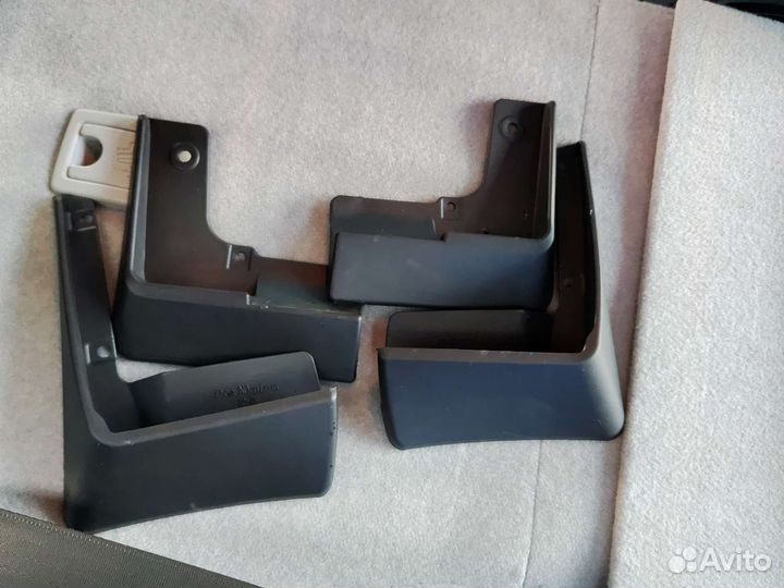 Брызговики prius 30. 10-15 год. Новые