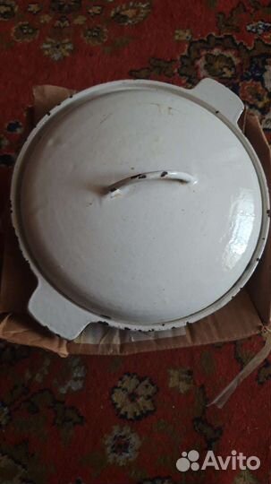 Чугунная сковорода с крышкой