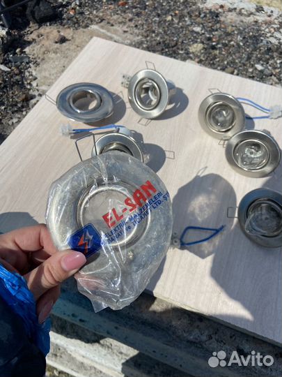 Потолочный светильник