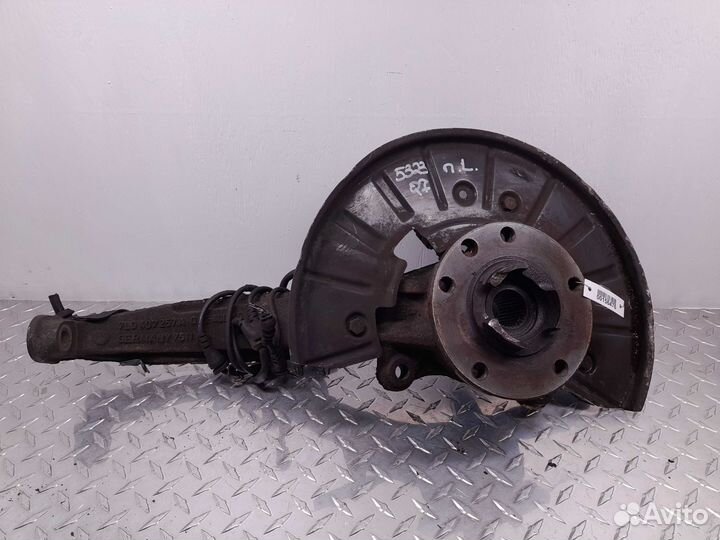 Кулак поворотный левый Audi Q7 4L 7L0407257A