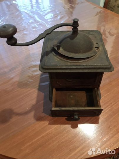 Кофемолка ручная старинная