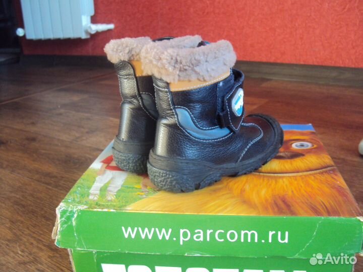 Продам детские ботинки