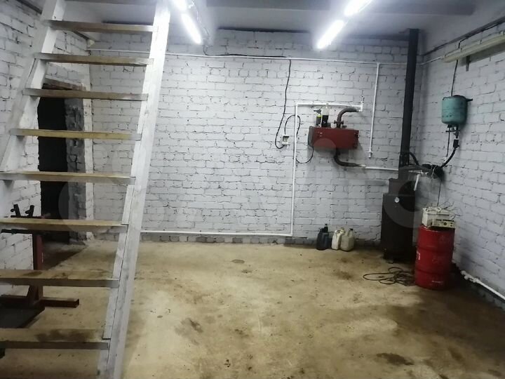 Гараж, > 30 м²