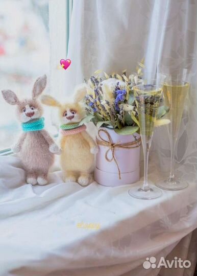 Вязаный зайчик. Интерьерная игрушка