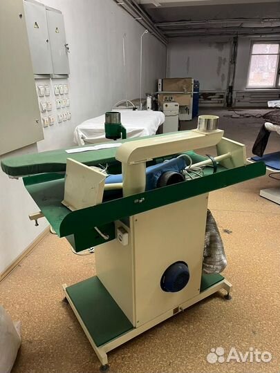 Профессиональный гладильный стол