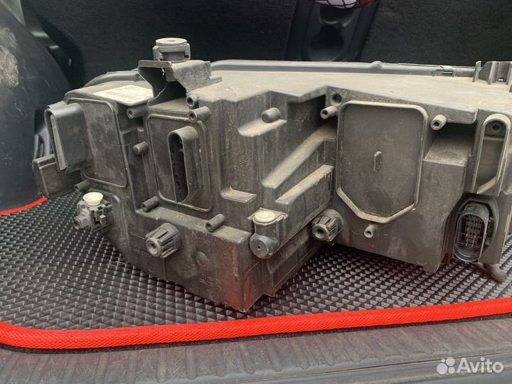 Фара левая Volkswagen Tiguan