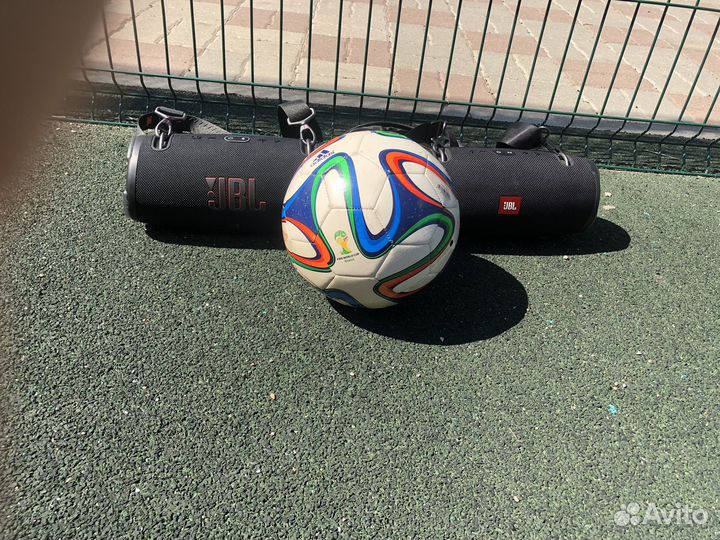 Футбольный мяч adidas brazuca