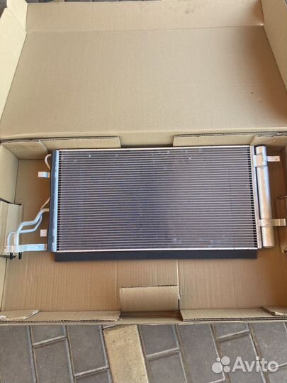 Радиатор кондиционера 97606J3250